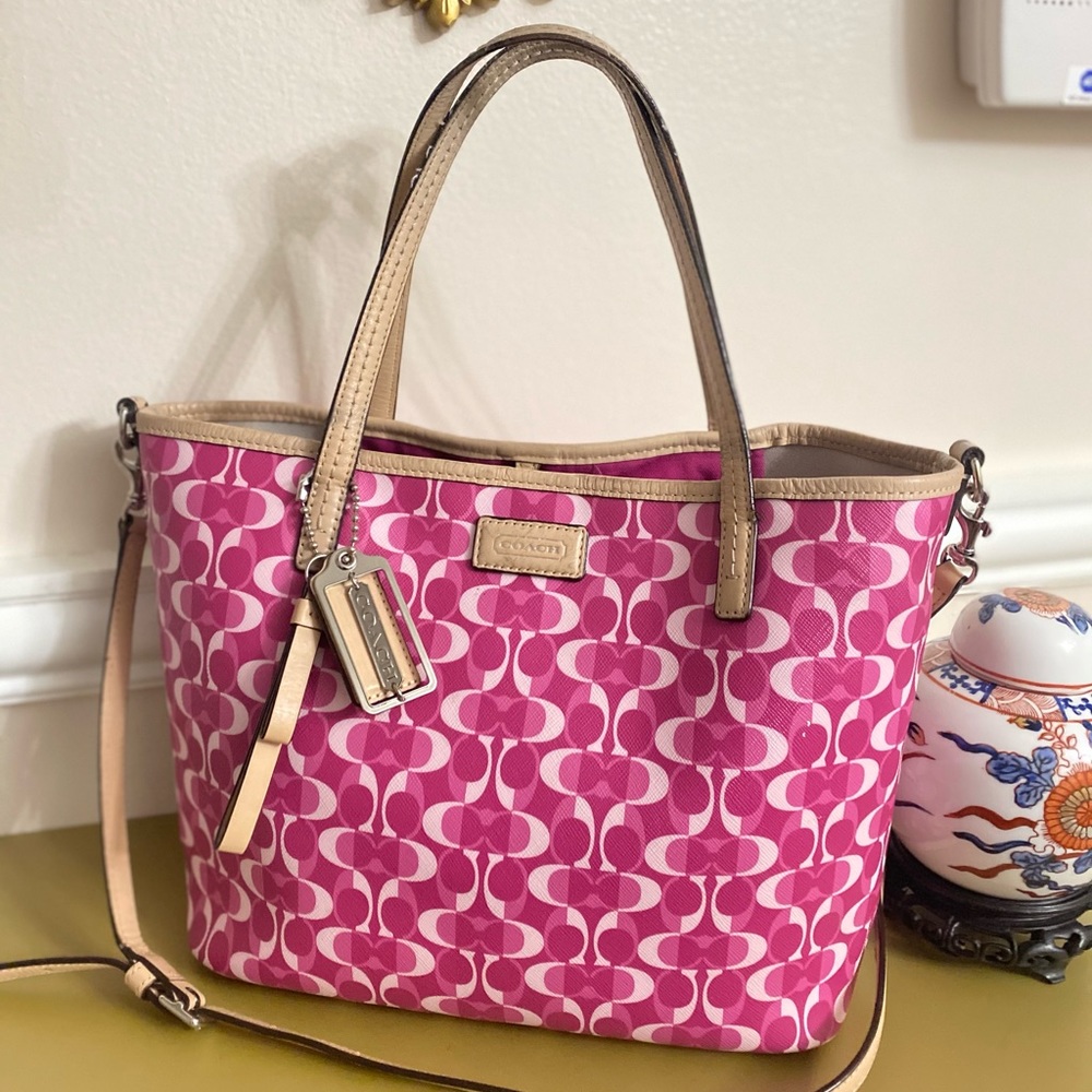 Coach Art Signature Small Tote bag